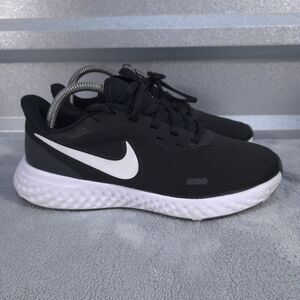 Nike Revolution 5 Womens Black White Athletic Running Shoes Size 8.5